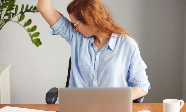 کمبود کدام ویتامین باعث بوی بد عرق میشود؟